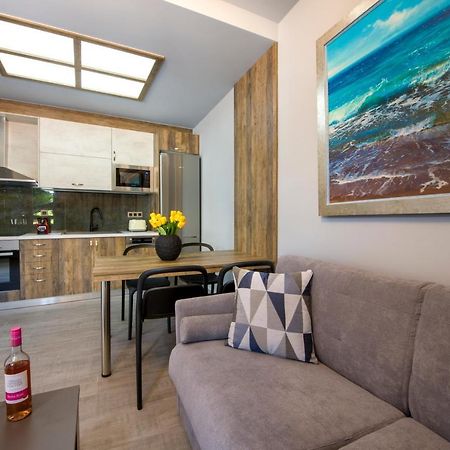 Rena'S Luxury Apartment With Free Private Parking Hriszí Aktí Haniá Kültér fotó