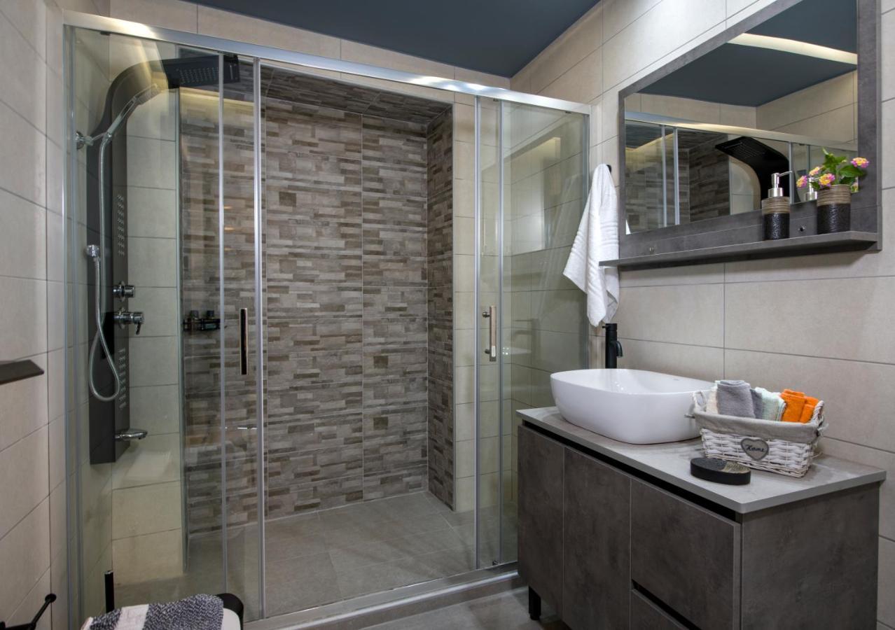 Rena'S Luxury Apartment With Free Private Parking Hriszí Aktí Haniá Kültér fotó