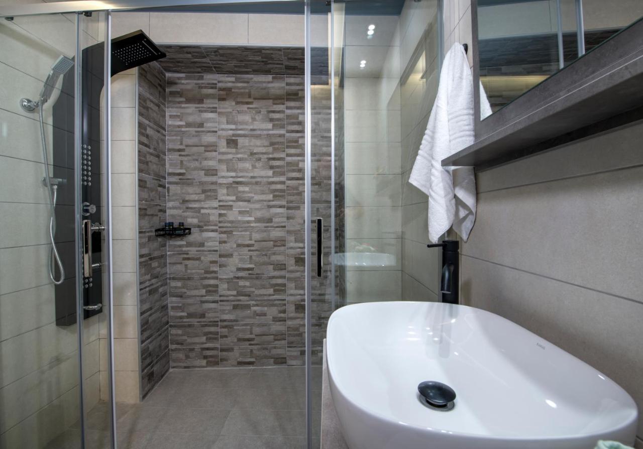 Rena'S Luxury Apartment With Free Private Parking Hriszí Aktí Haniá Kültér fotó